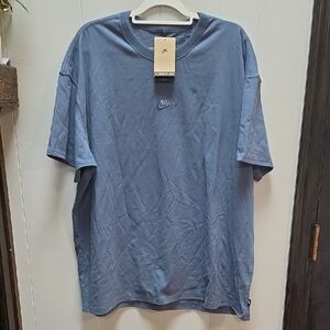 Nike Sportswear Premium Essentials Tee